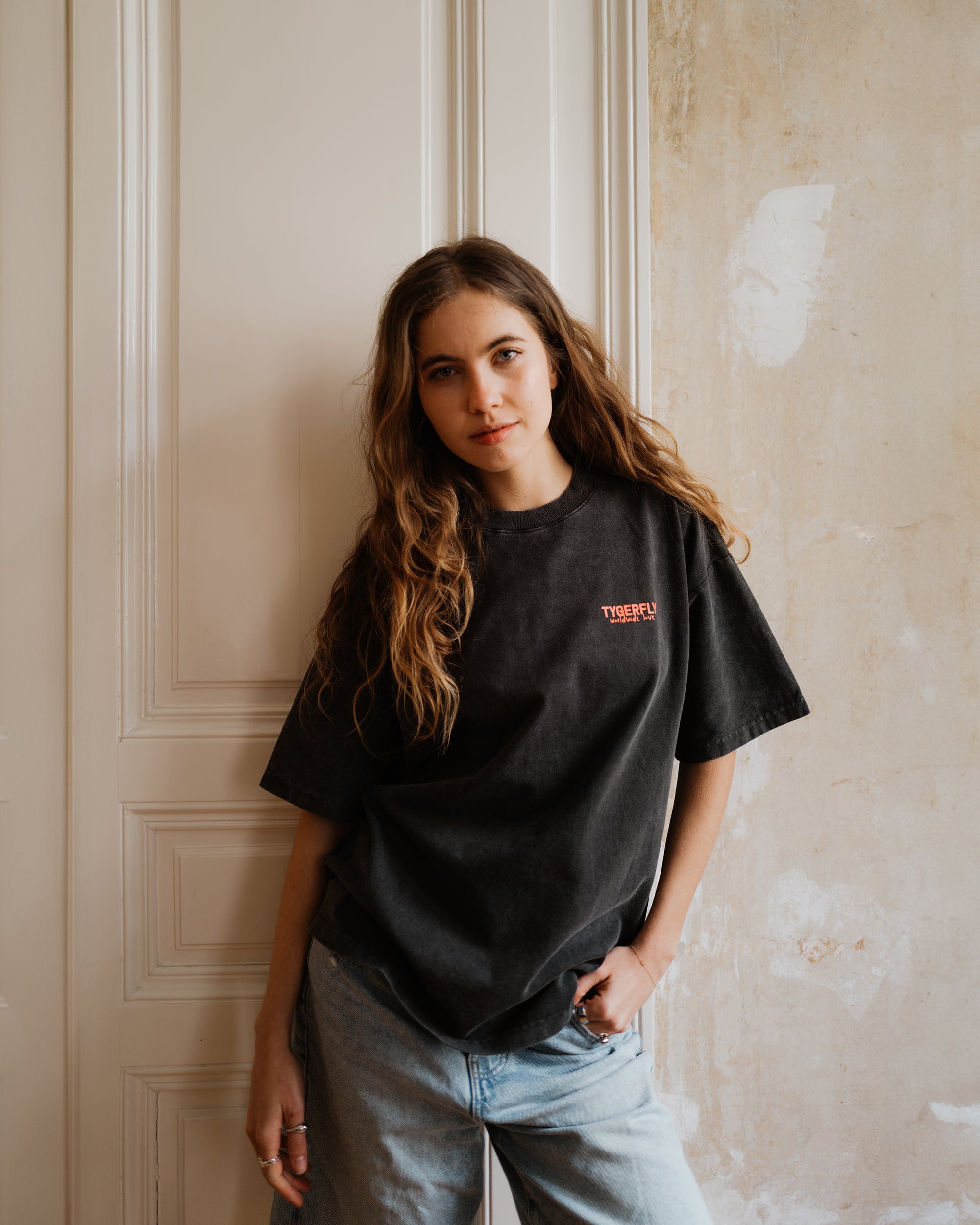 World Love T-Shirt - Vintage Black